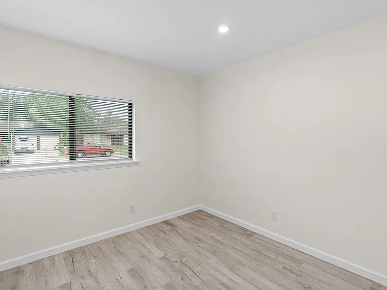 2508 Dovemeadow Dr — Photo 8