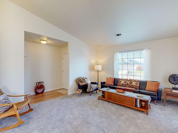 5th image of 2420 Thiel Ave