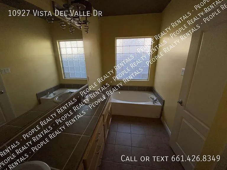 10927 Vista Del Valle Dr — Photo 19