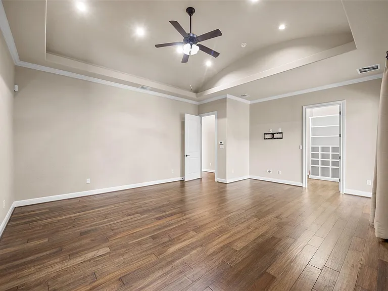 900 Hawthorne Loop — Photo 21