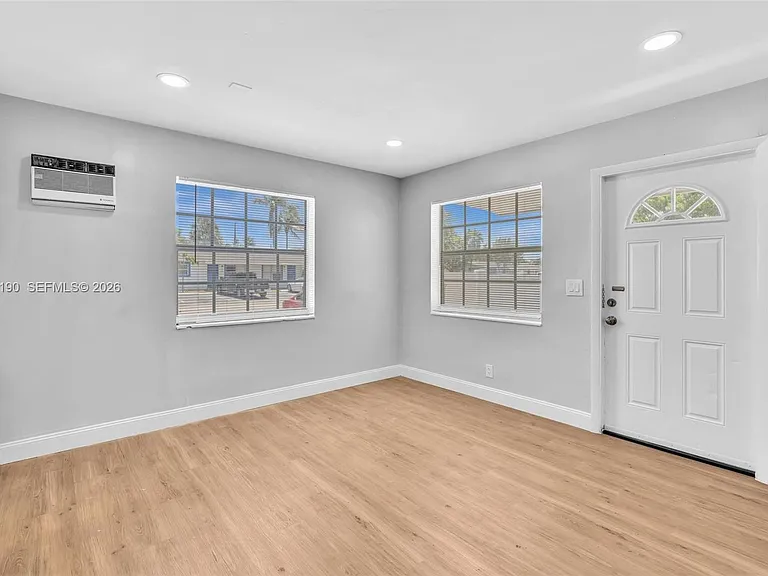 161 NW 40th St #1 — Photo 15