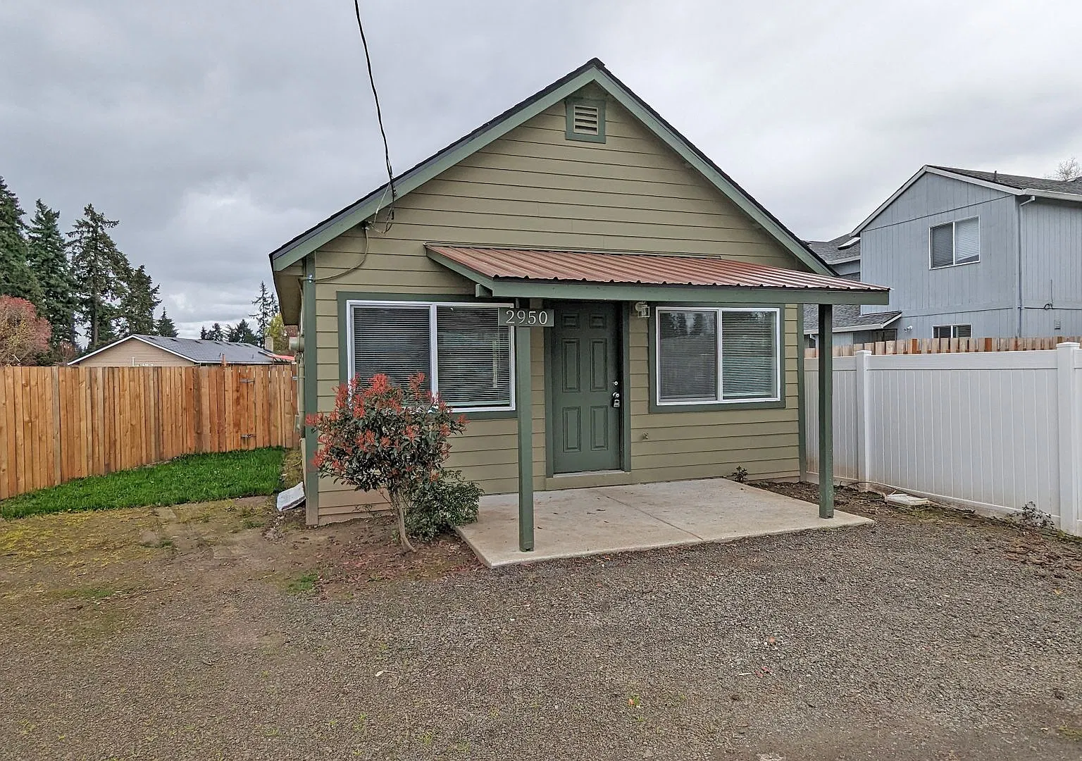 2 bedroom 1 bath single level home — Photo 1