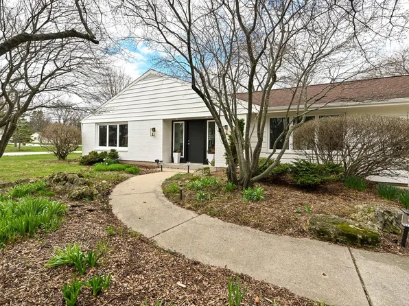 8207 North Regent ROAD, Milwaukee, WI 53217