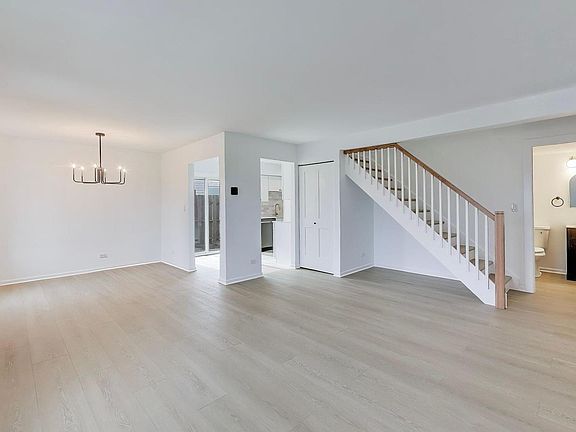 3rd image of 1834 Jamestown Cir