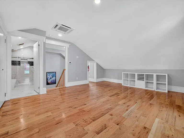 70 Sherman Pl — Photo 21