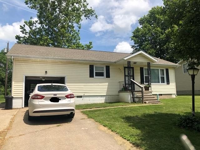 1st image of 605 Sharon St