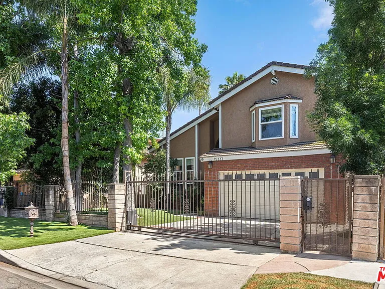 15232 Hartsook St — Photo 34