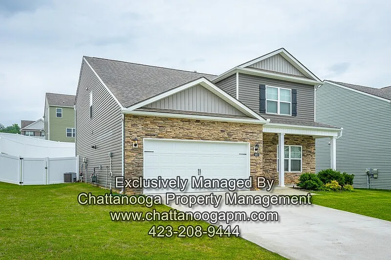 5 bed, 2.5 bath, 2581 sqft, $2,795 — Photo 3