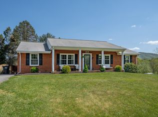300 Knollwood Dr, Troutville, VA 24175