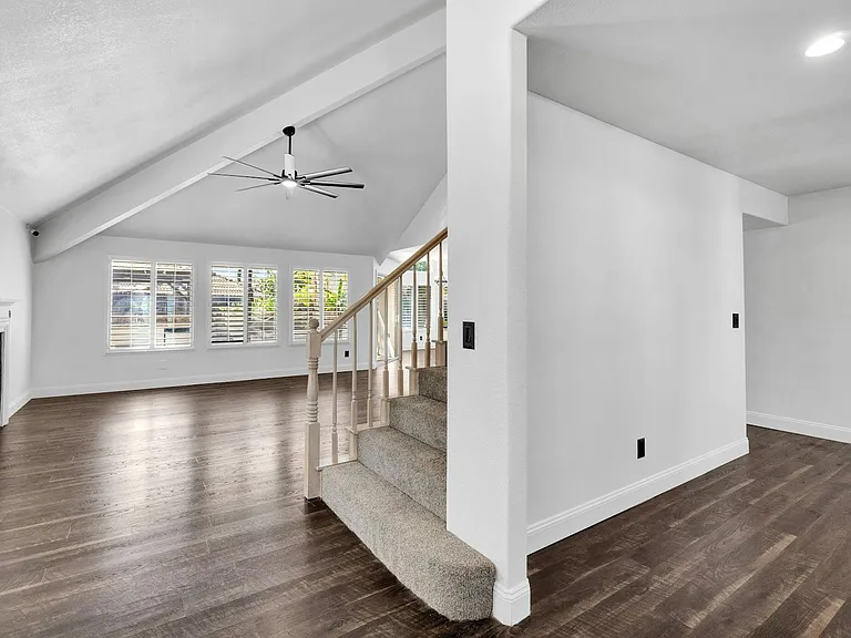 3513 W Vartikian Ave — Photo 30
