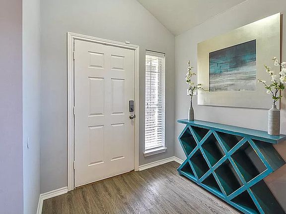 3rd image of 812 Camellia Ct