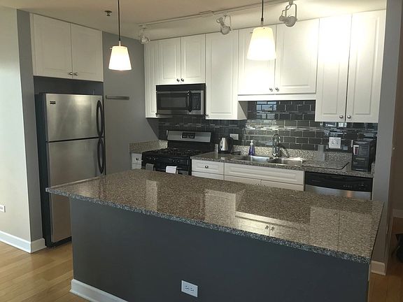 3rd image of 1400 S Michigan Ave APT 1810