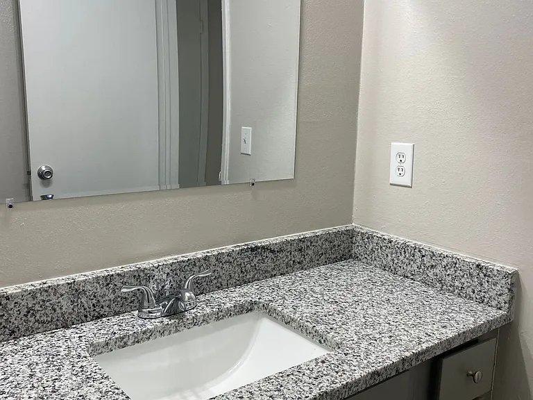Yukon Heights Apartments — Photo 60