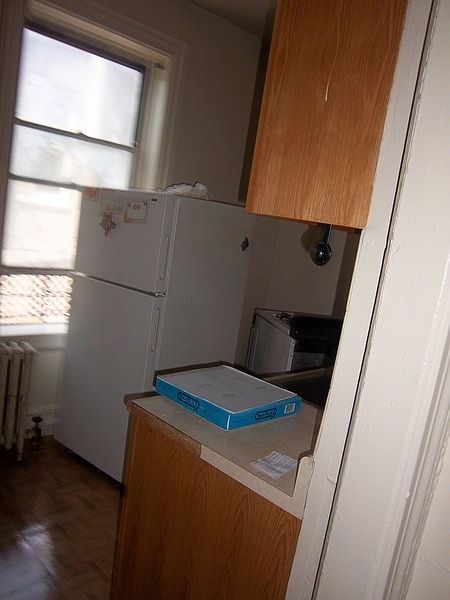 2nd image of 14 Dodworth St #1