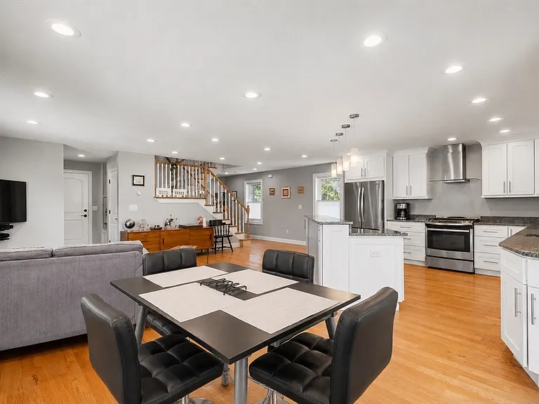 28 Park Ave — Photo 7