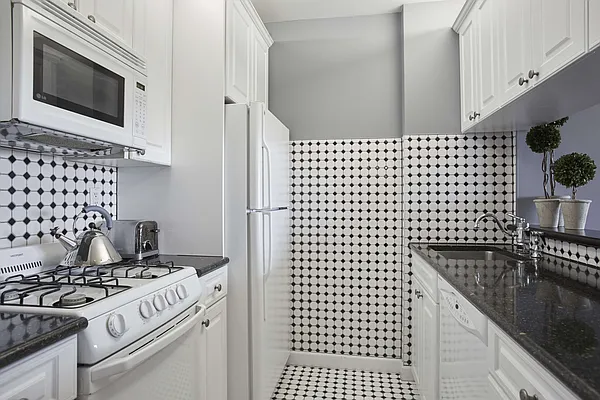 Rented by Brown Harris Stevens | media 9