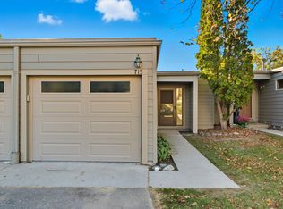 715 Skynob Dr, Ann Arbor, MI 48105