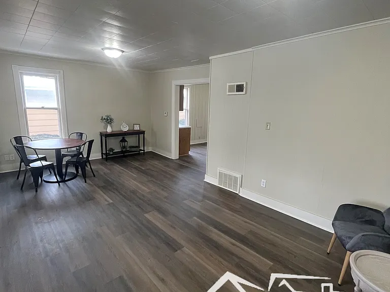 904 W 8th Ave — Photo 13
