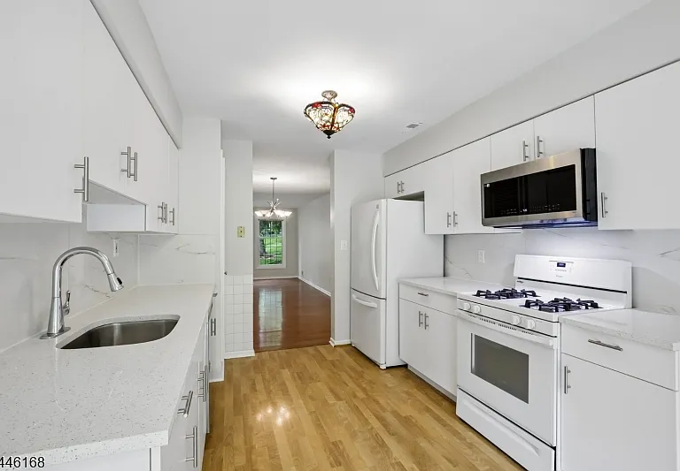 85 Laurelwood Ct — Photo 10