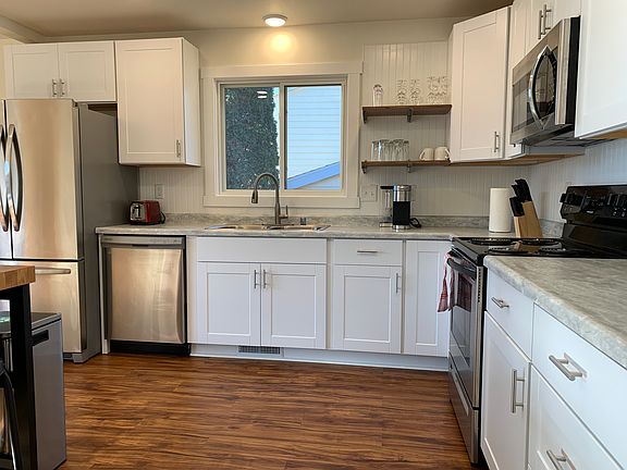 Spacious kitchen, completely renovated in 2020