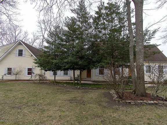 5th image of 556 Rosewood Dr