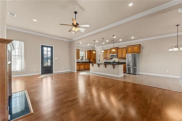 3 bed, 2.0 bath, 2231 sqft, $2,300 — Photo 4