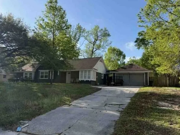 2617 N Woodloch St, Conroe, TX 77385