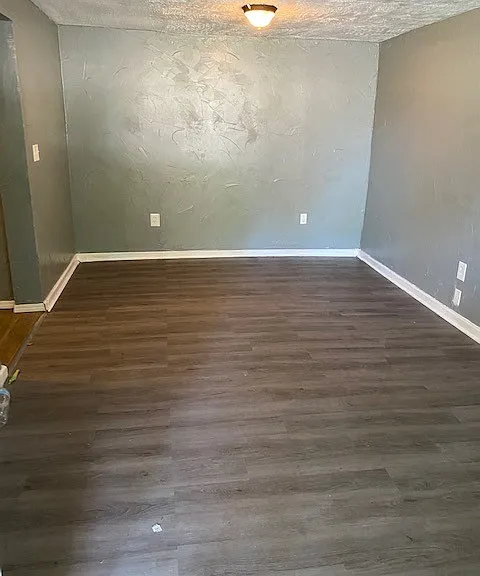 1804 N Market Ave — Photo 2