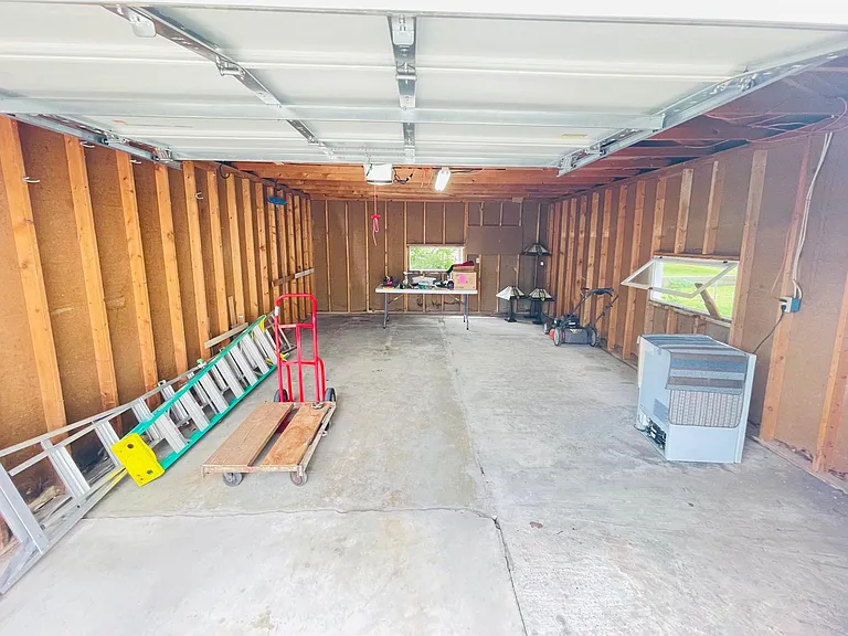 3929 Lakeview Dr — Photo 25
