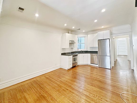 3rd image of 1126 Pacific Ave