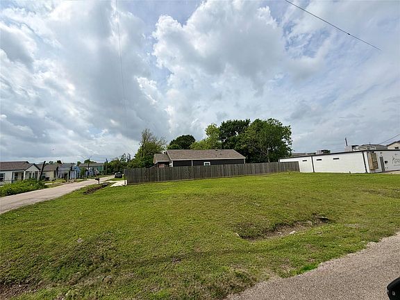 3rd image of 4710 Cosby St