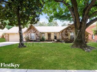 7132 Chevy Chase Dr, Memphis, TN 38125