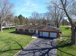 28 Circle Dr, Decatur, IL 62521