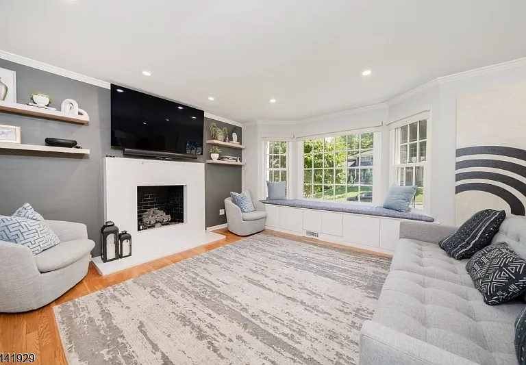 69 Penwood Dr — Photo 3