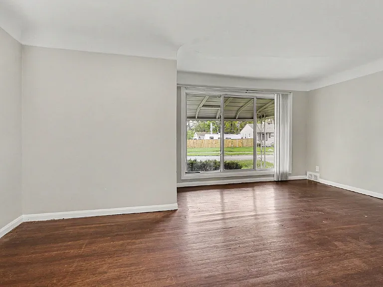 1189 Woodland Dr — Photo 6