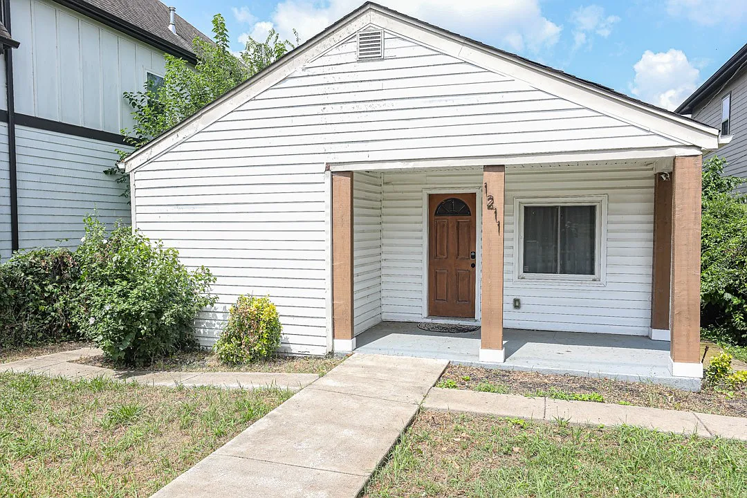 3 bed, 2.0 bath, 1198 sqft, $2,800 — Photo 1