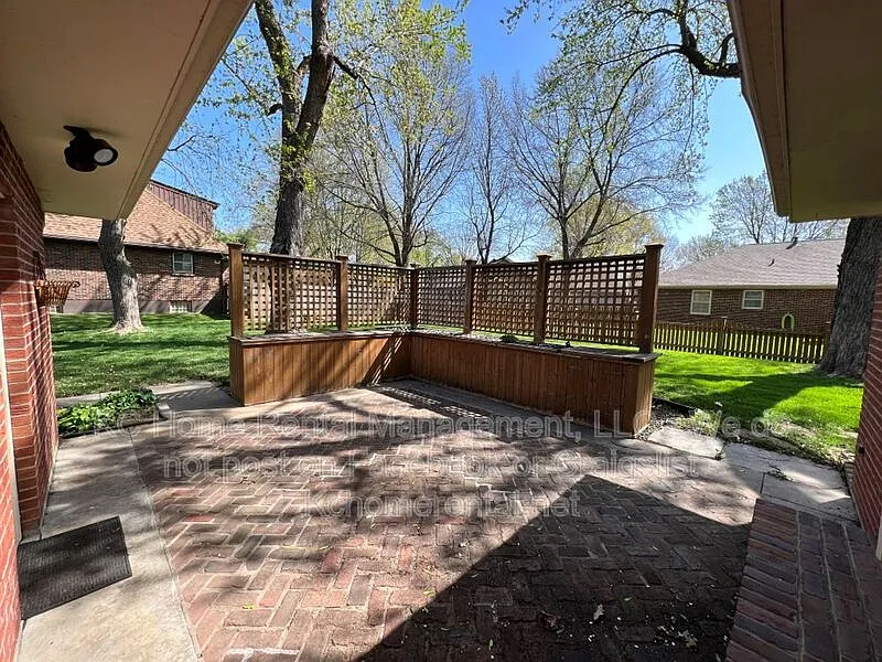 3 bed, 2.0 bath, 1652 sqft, $2,295 — Photo 4