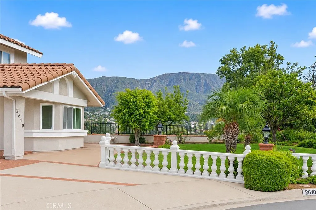 4 bed, 2807 sqft, $6,900 — Photo 3