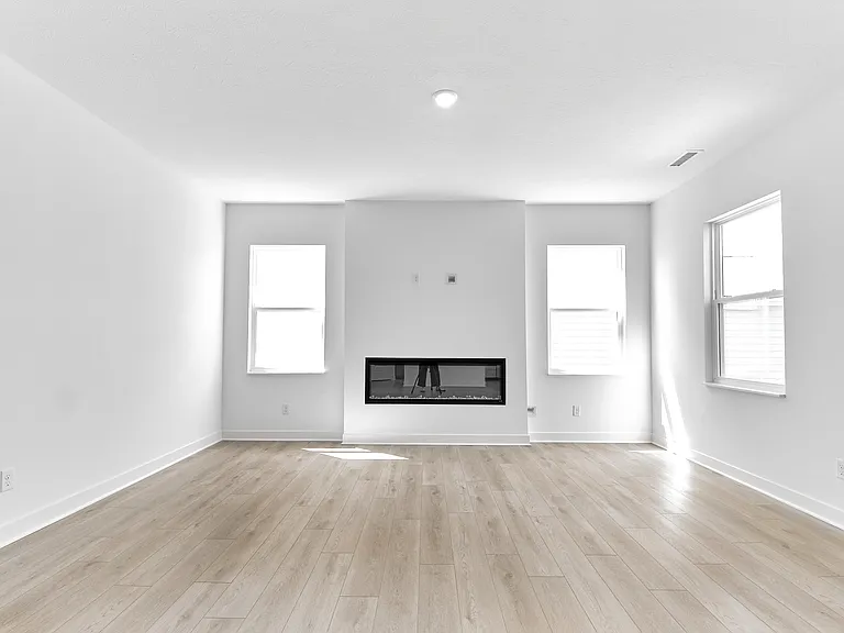 422 Eisenhower St — Photo 11