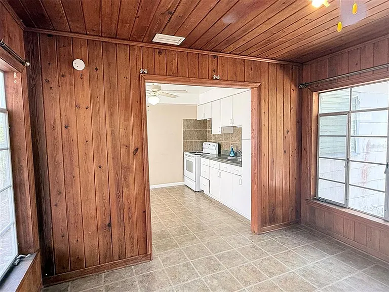 4935 Emerson Ave S — Photo 9