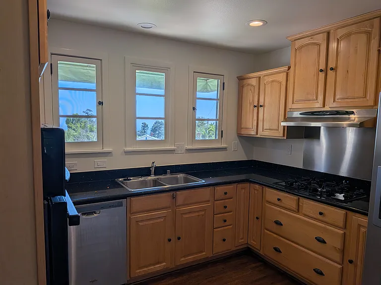 1099 Dolores Dr — Photo 12