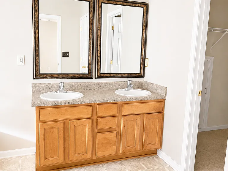 18603 Coachmans Trce — Photo 10