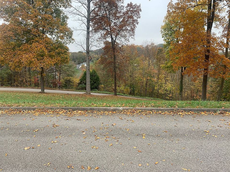 2nd image of 3355 Woodhaven Dr