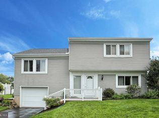 541 Blanchester Rd, Harrisburg, PA 17112