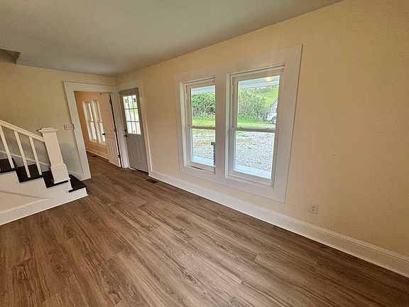 3rd image of 520 Rimrock Ln
