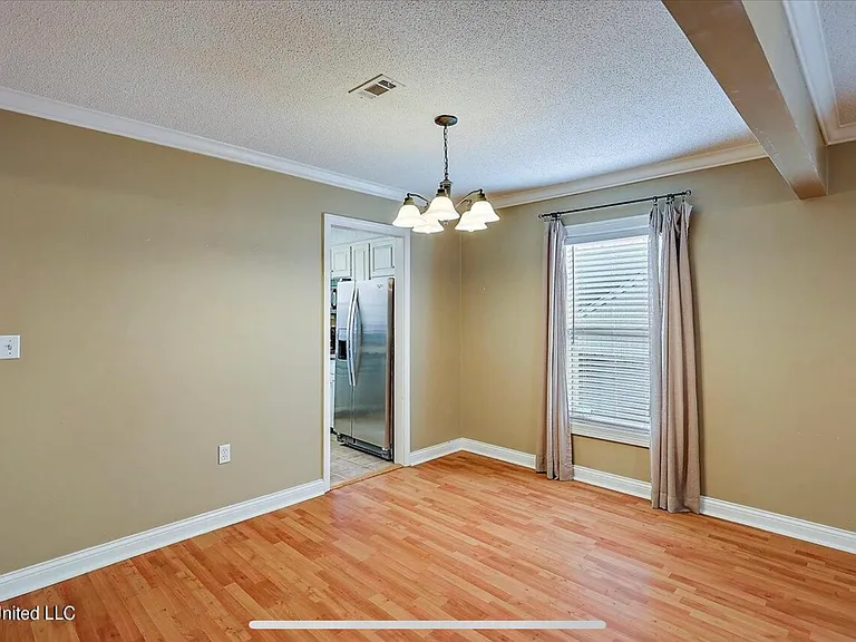 113 Amberwood Dr — Photo 8