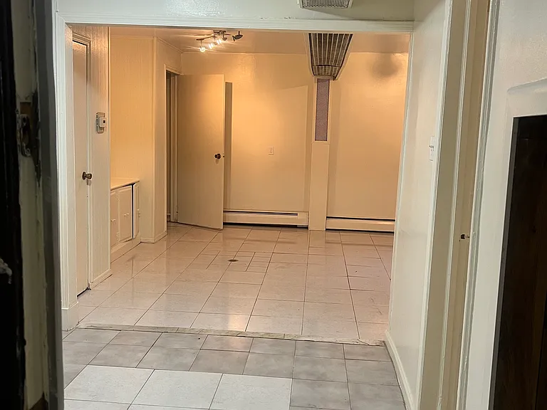 2210 Young Ave #LL — Photo 8