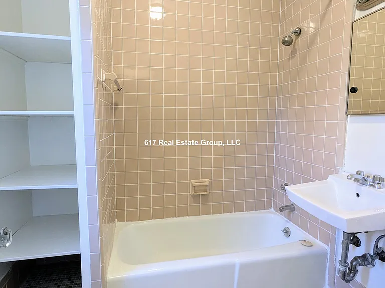 381-22 Harvard St — Photo 5