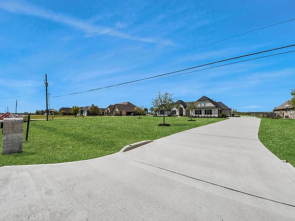 3rd image of 7723 Stratford Hall Dr