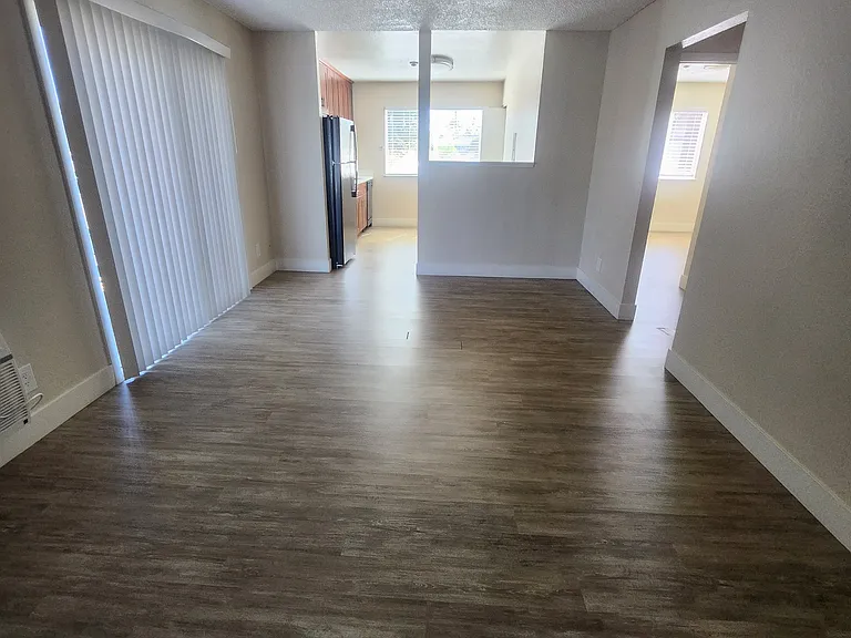 647 Dutton Ave — Photo 7